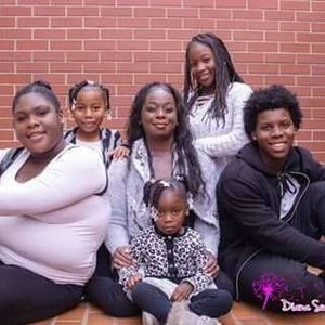 Meet your Posher, Mona